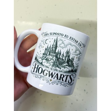 Caneca  “Era Suposto Eu Estar em Hogwarts” - Harry Potter